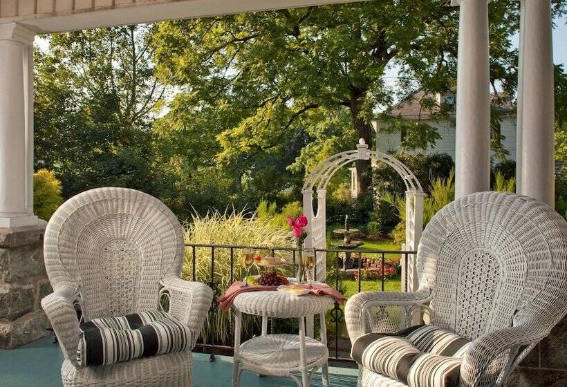 민박 Whistling Swan Inn