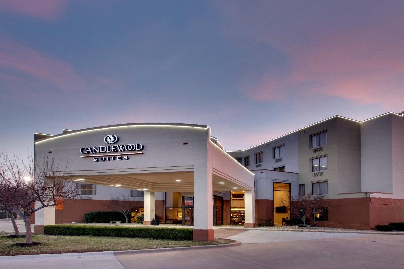 هتل Candlewood Suites Wichita East