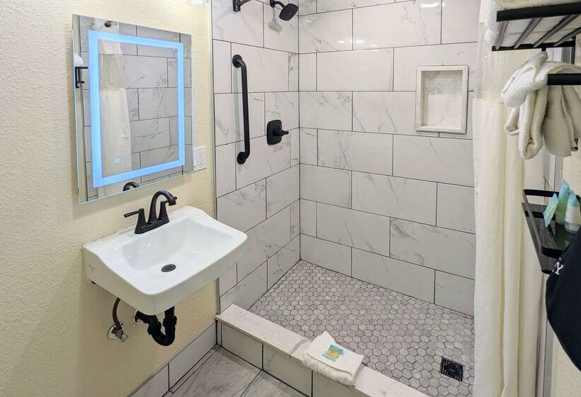 هتل Clarion  Collection Wilkie S Inn Pacific Grove  Monterey
