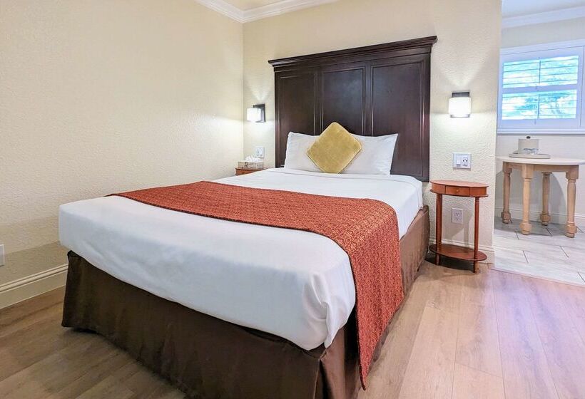 هتل Clarion  Collection Wilkie S Inn Pacific Grove  Monterey