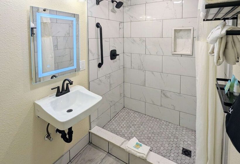 هتل Clarion  Collection Wilkie S Inn Pacific Grove  Monterey