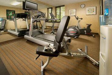 هتل Holiday Inn Express Fairfax Arlington Boulevard, An Ihg