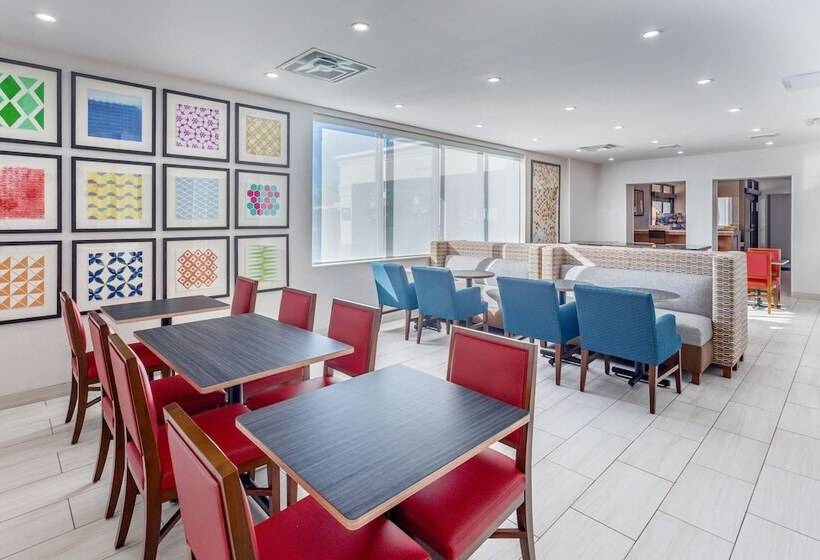 Отель Holiday Inn Express Ramsey Mahwah, An Ihg