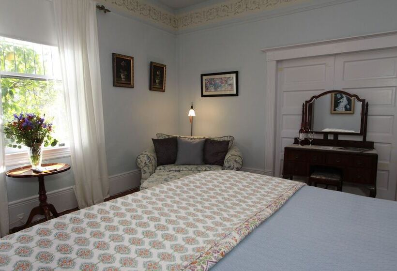 Отель Kelley & Young Wine Garden Inn