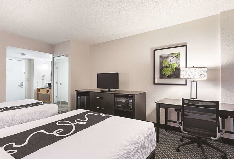 Отель La Quinta By Wyndham Plantation At Sw 6th St