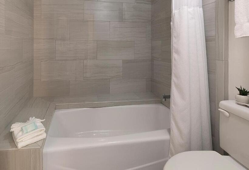 هتل Pismo Lighthouse Suites