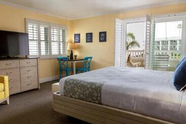 هتل Pismo Lighthouse Suites