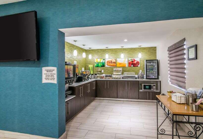 هتل Quality Inn & Suites Near White Sands National Park