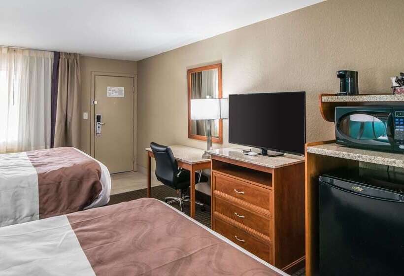 Отель Quality Inn & Suites Near White Sands National Monument