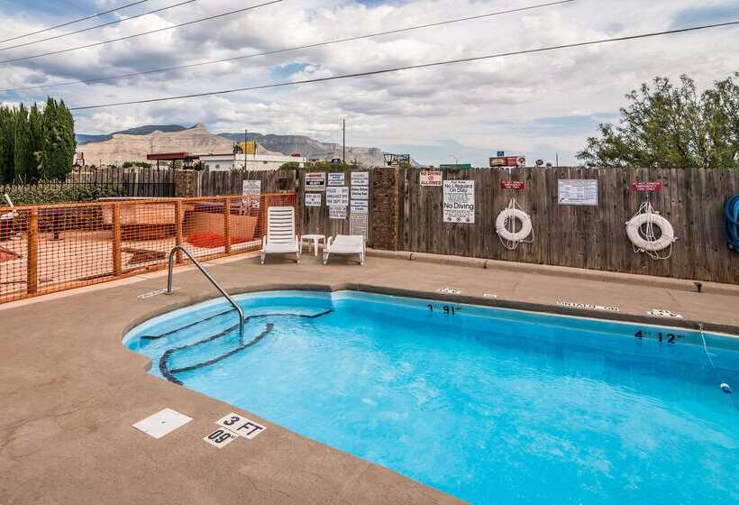 هتل Quality Inn & Suites Near White Sands National Park