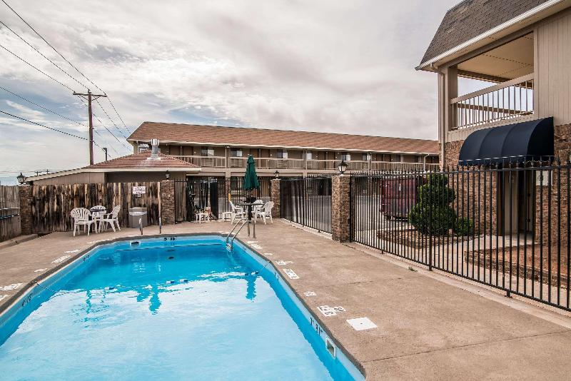 هتل Quality Inn & Suites Near White Sands National Park