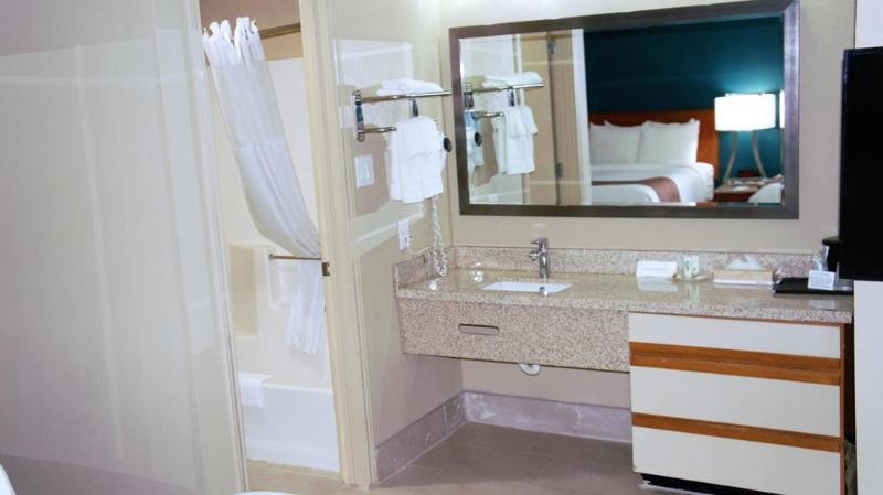 هتل Quality Inn & Suites Near White Sands National Park