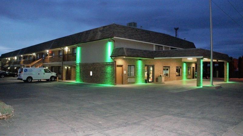 هتل Quality Inn & Suites Near White Sands National Park