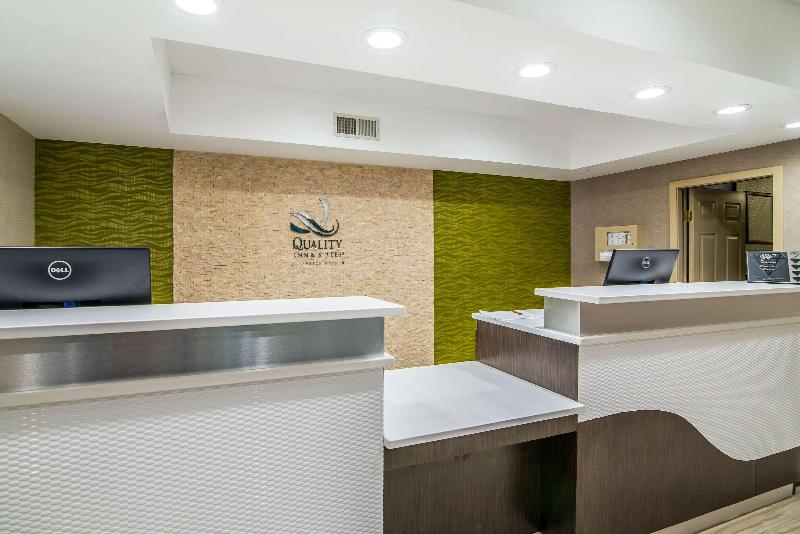 Отель Quality Inn & Suites Near White Sands National Monument