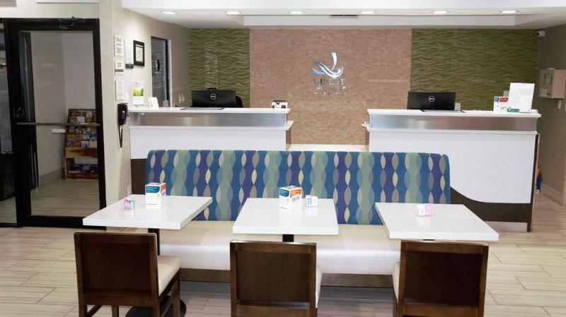 هتل Quality Inn & Suites Near White Sands National Park