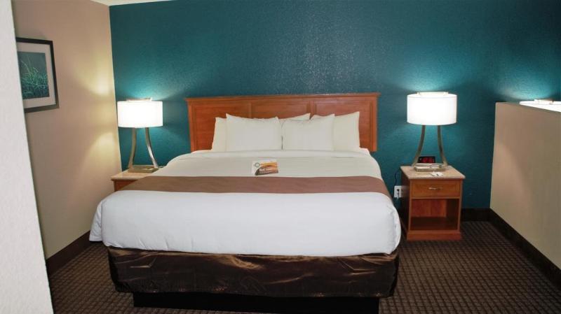 Отель Quality Inn & Suites Near White Sands National Monument