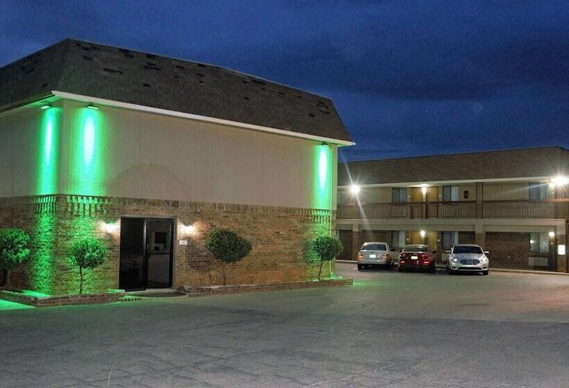 Отель Quality Inn & Suites Near White Sands National Monument