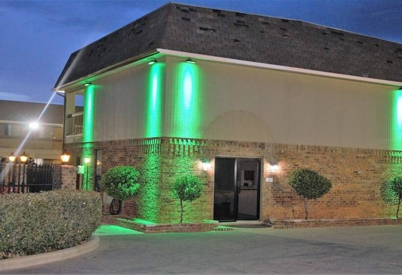 هتل Quality Inn & Suites Near White Sands National Park