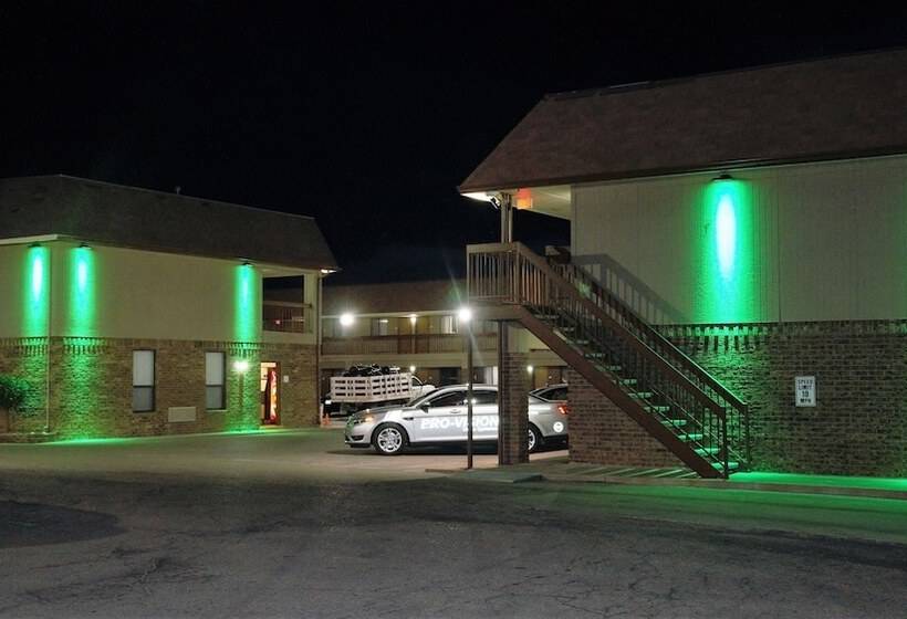 Отель Quality Inn & Suites Near White Sands National Monument