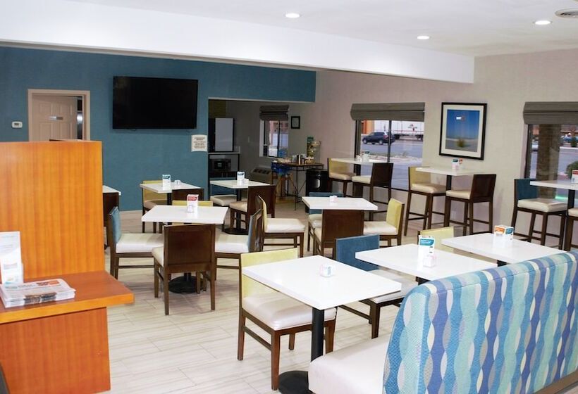 Отель Quality Inn & Suites Near White Sands National Monument