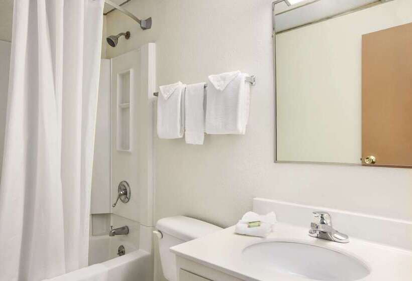 هتل Quality Inn