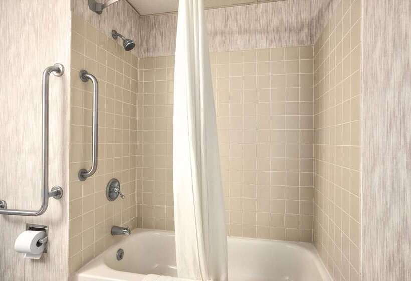 هتل Quality Inn