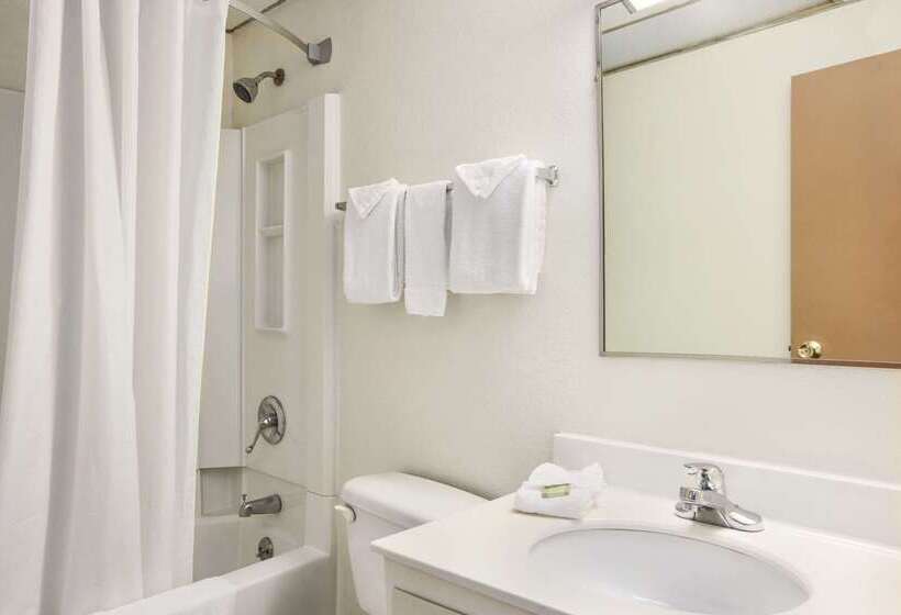 هتل Quality Inn