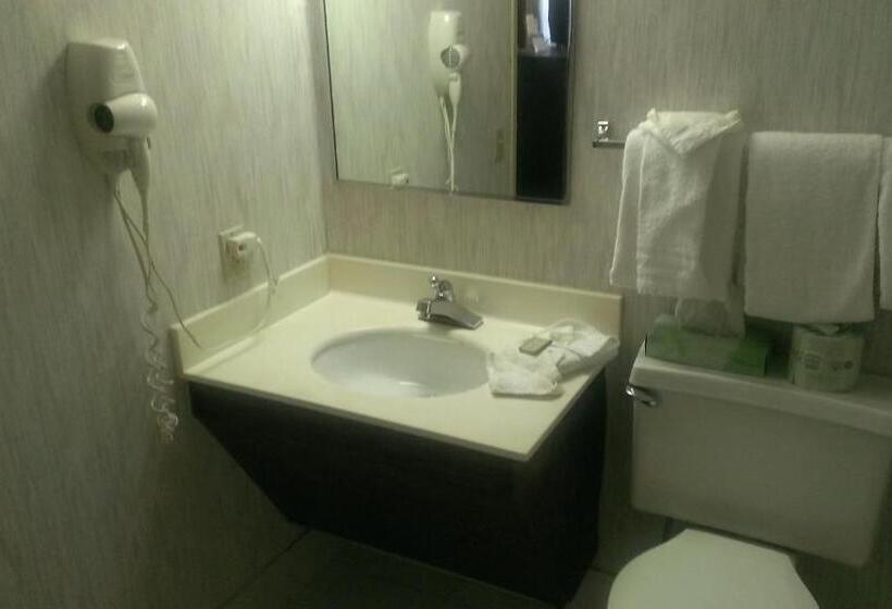 هتل Quality Inn