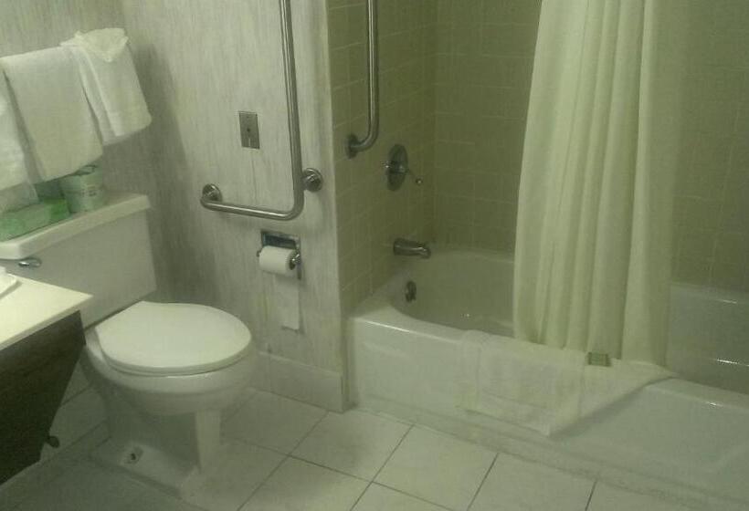 هتل Quality Inn