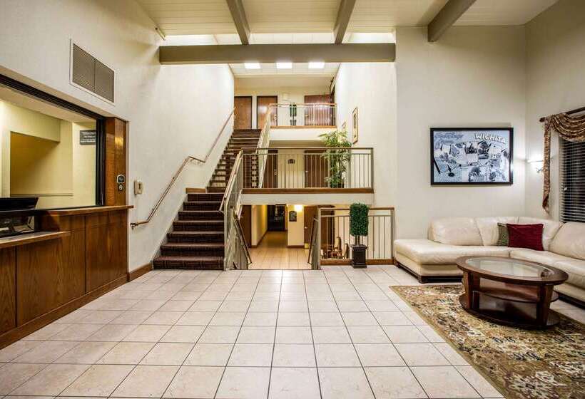 هتل Spark By Hilton Wichita East