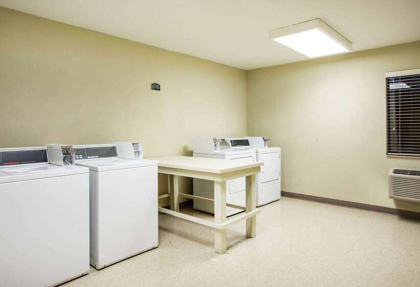 هتل Spark By Hilton Wichita East