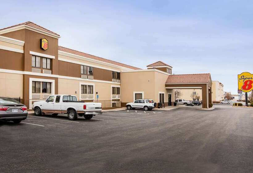 هتل Spark By Hilton Wichita East