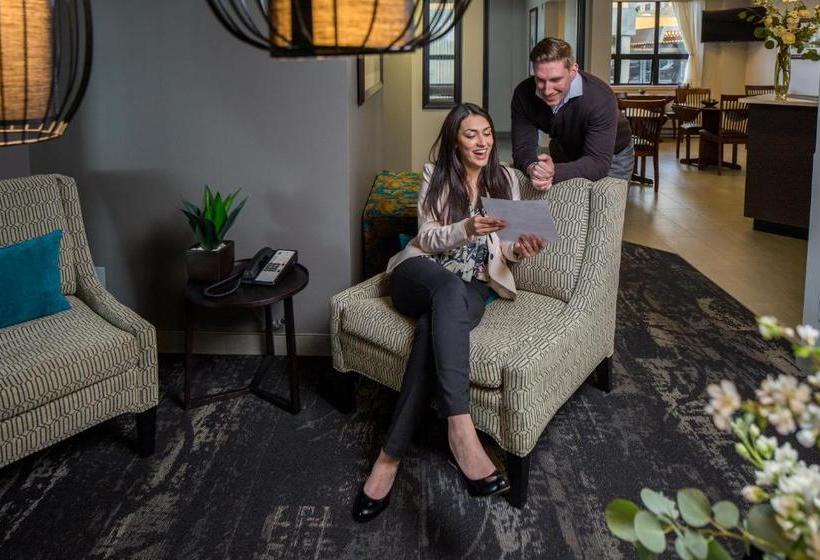 هتل The Voyager Inn