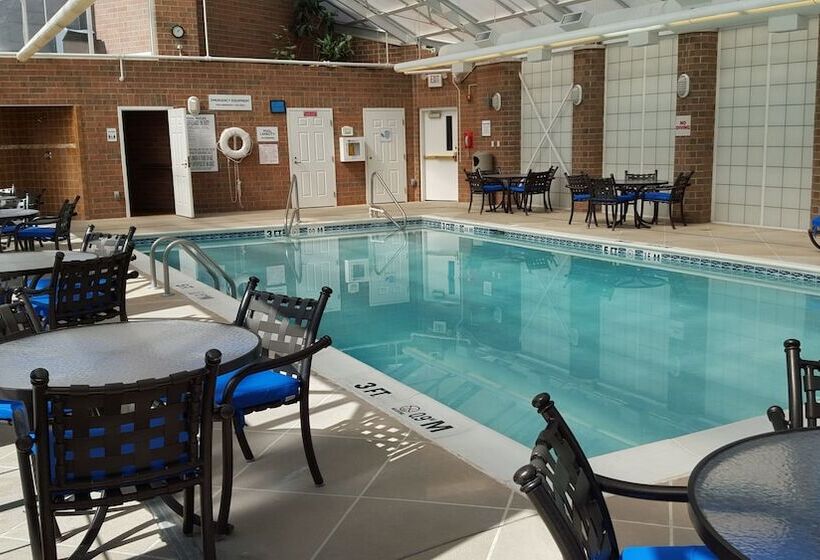 هتل Hilton Vacation Club Varsity Club South Bend, In