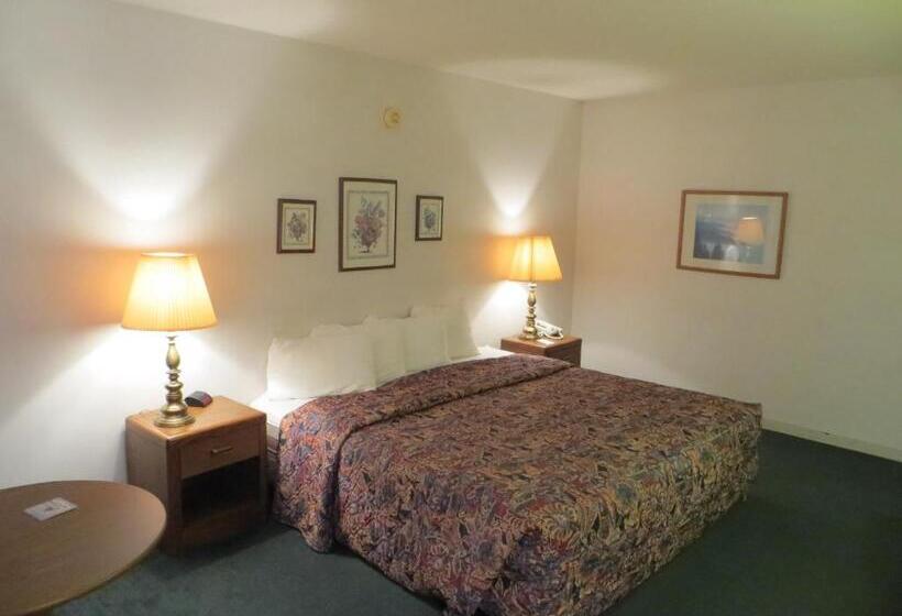 هتل Waterfront Inn Mackinaw City