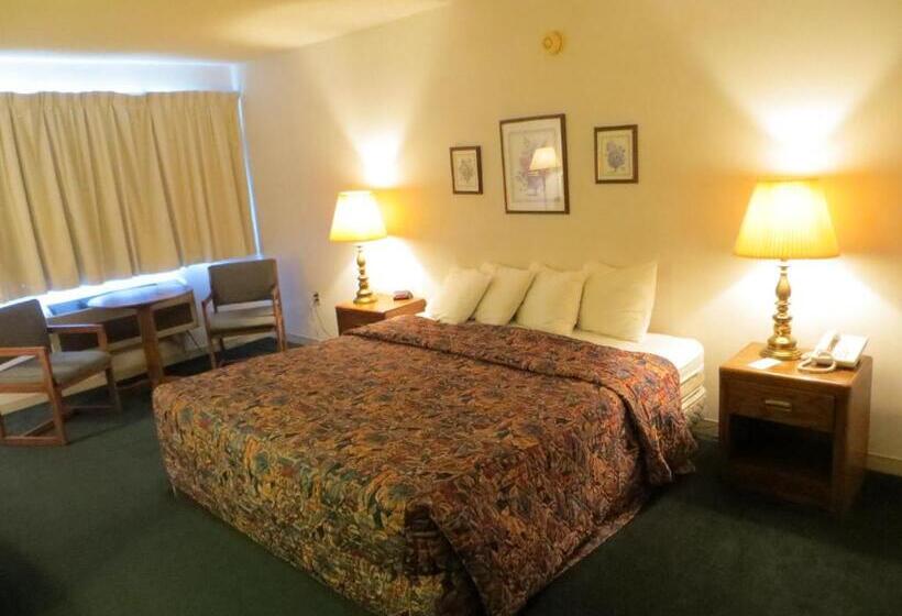 هتل Waterfront Inn Mackinaw City