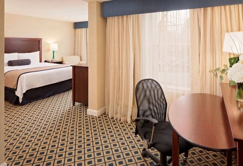 Отель Westford Regency Inn & Conference Center