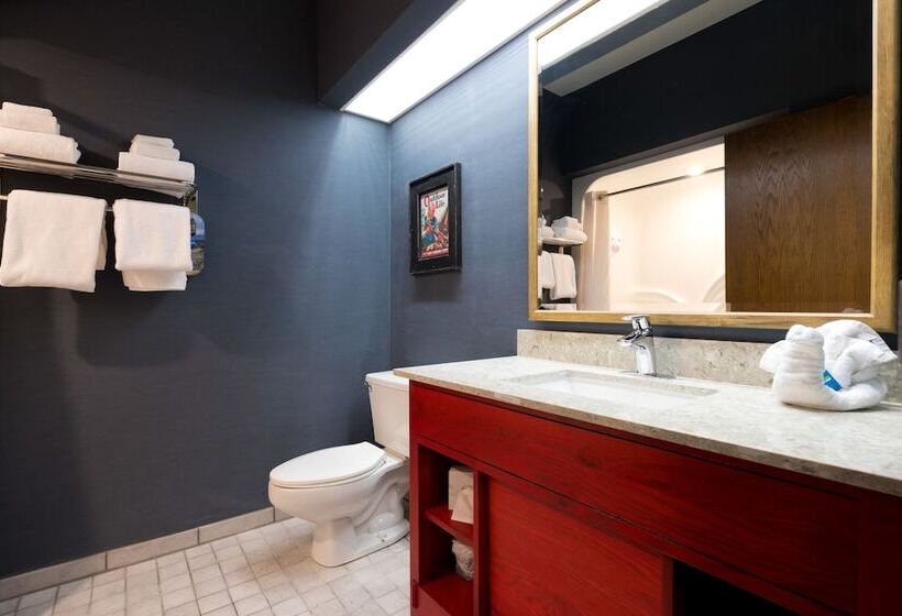 Отель Wildwood Lodge & Suites