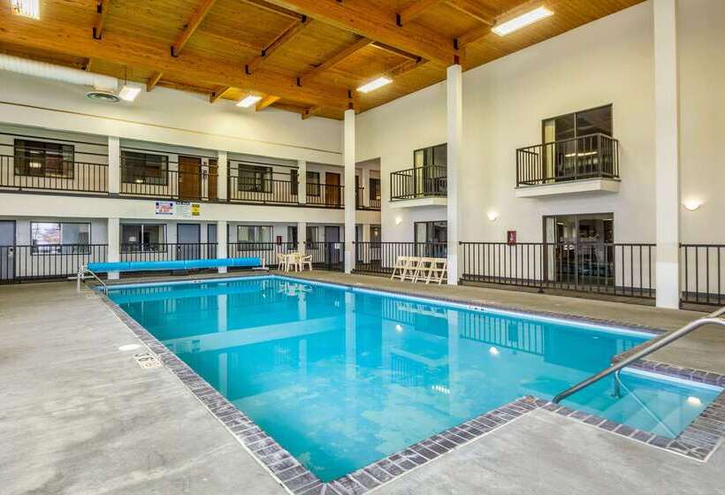 فندق على الطريق Econo Lodge