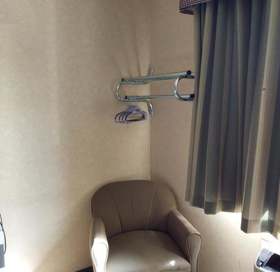 فندق على الطريق Lavissh Inn & Suites