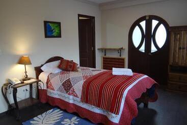 هاستل Hostal Bivouac