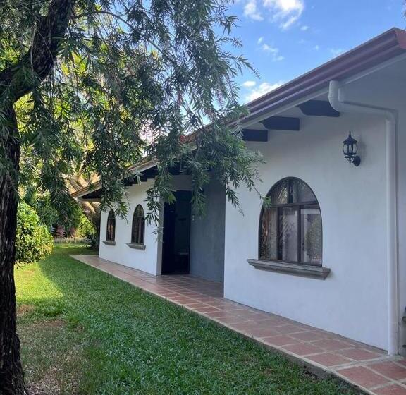 هتل Hacienda Escondida 10min To Airport