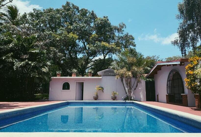 هتل Hacienda Escondida 10min To Airport