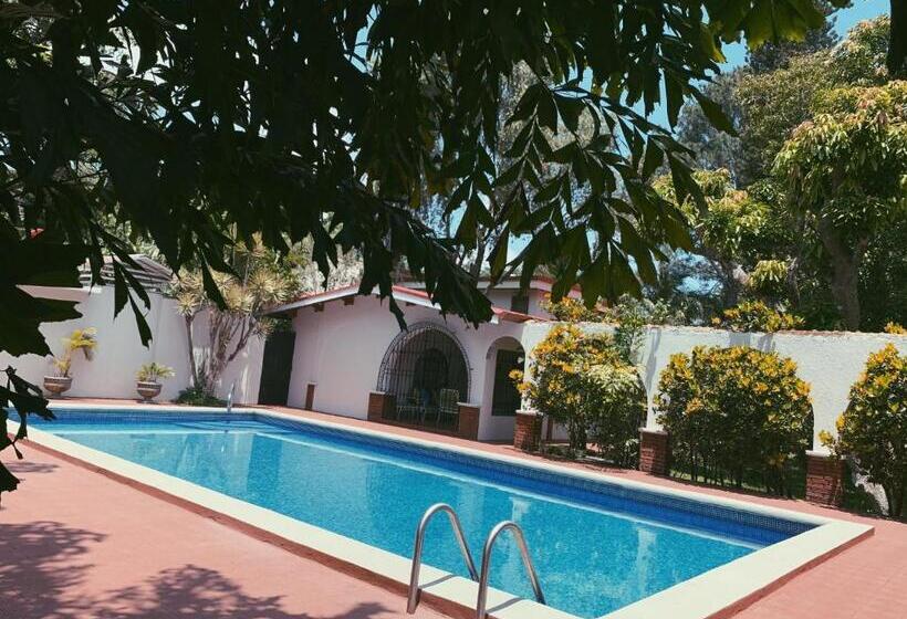 هتل Hacienda Escondida 10min To Airport