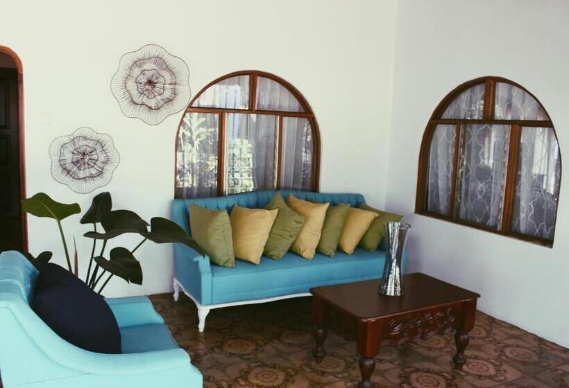 هتل Hacienda Escondida 10min To Airport
