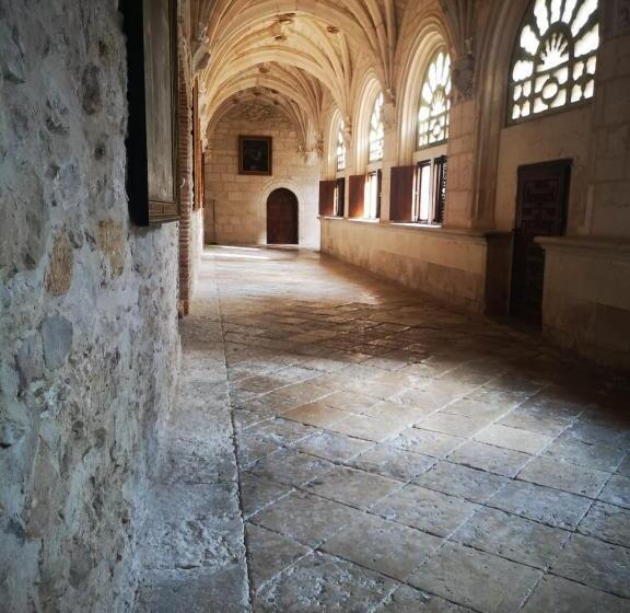 هتل Hospedería Monasterio De La Vid