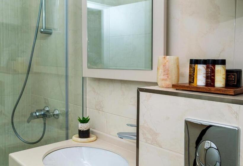 هتل Onyx Beach Residence   Free Parking & Beach Access