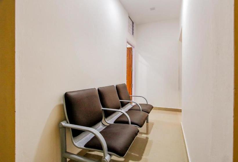 בית מלון כפרי Oyo 69625 Mayuraa Residency