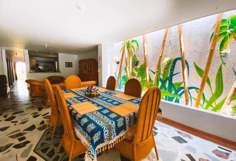 پانسیون Tia Chela Hostel