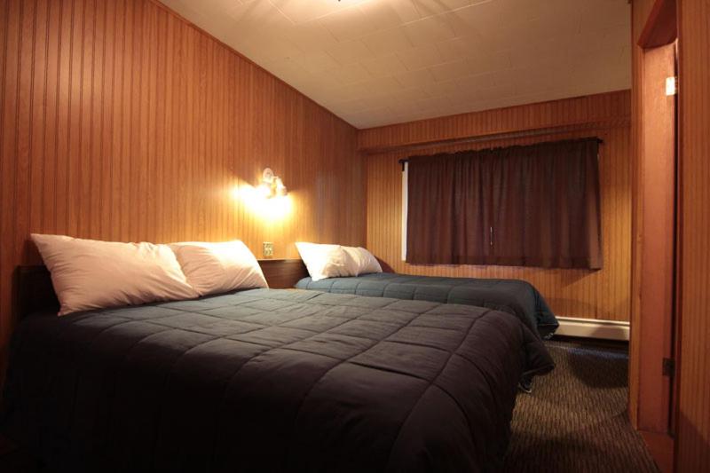 استراحتگاه Miette Hot Springs Bungalows